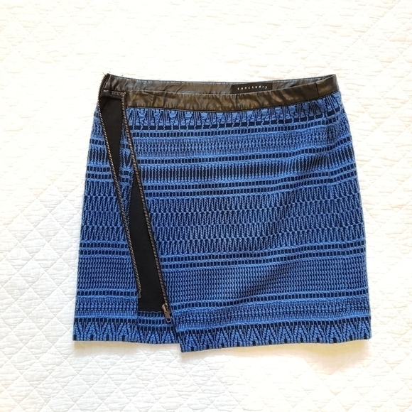 𝅺Sanctuary Y2K Zip Mini Blue Geo Black Skirt - Picture 1 of 6